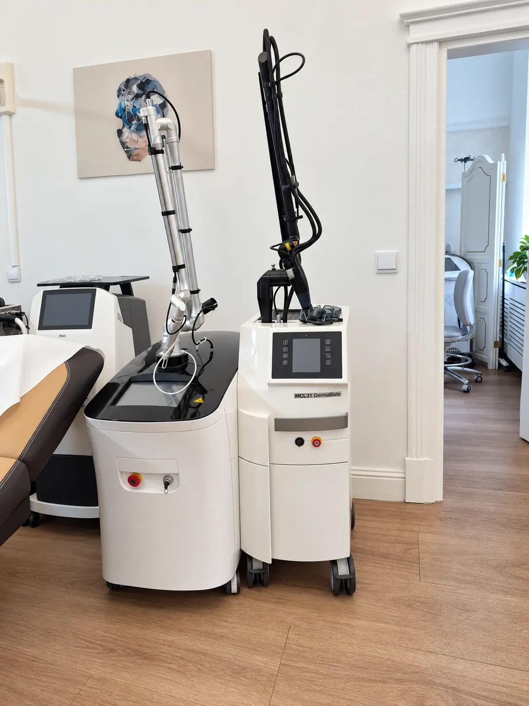Er:YAG-Laser und Picosekundenlaser im Behandlungsraum